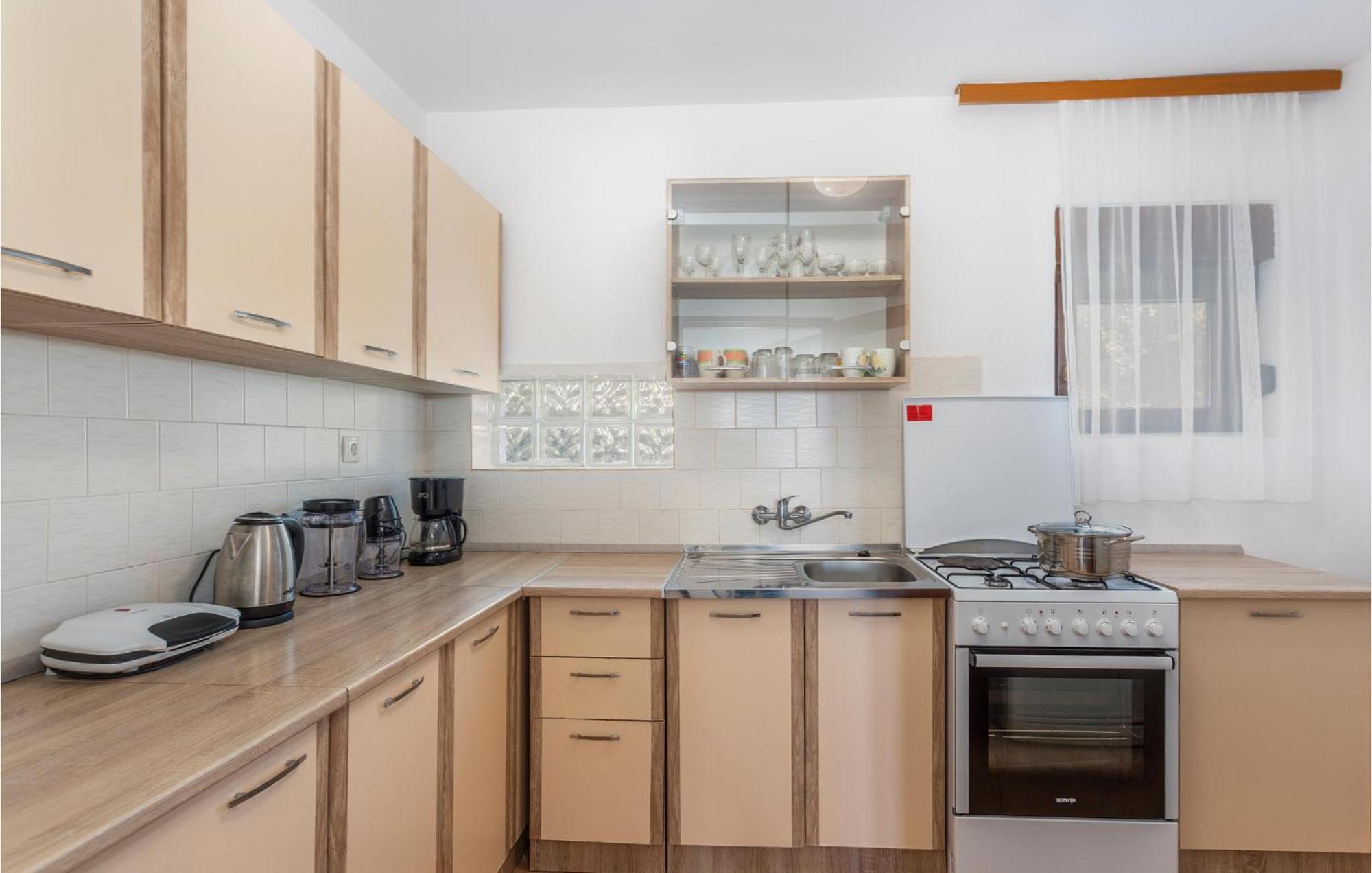 Gorgeous Apartment In Pinezici With Kitchen Exterior foto
