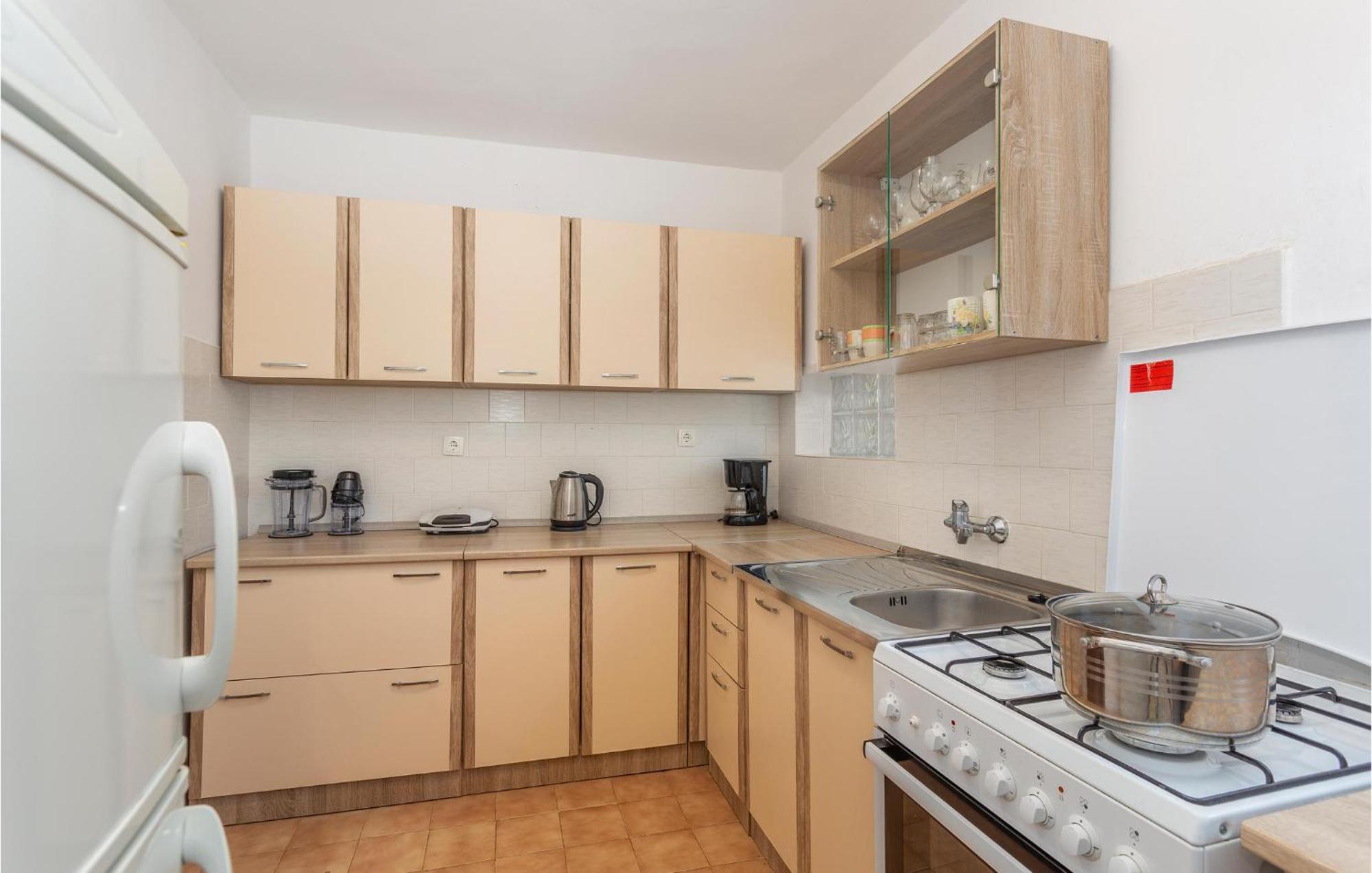 Gorgeous Apartment In Pinezici With Kitchen Exterior foto