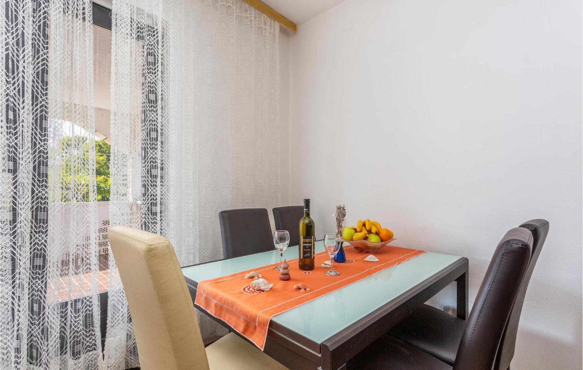 Gorgeous Apartment In Pinezici With Kitchen Exterior foto