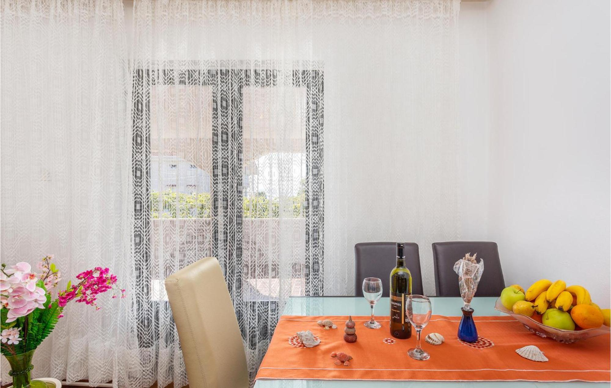 Gorgeous Apartment In Pinezici With Kitchen Exterior foto